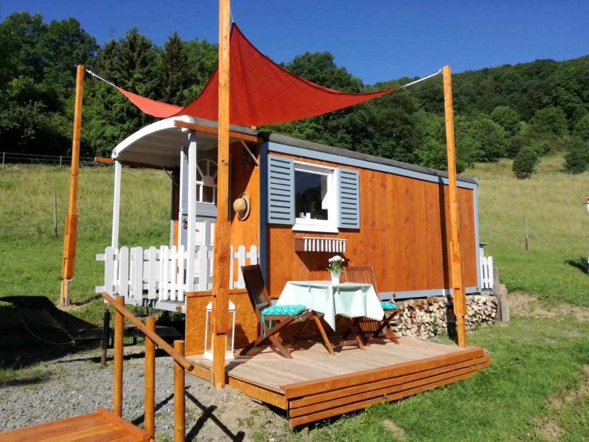 Zuruck Zur Natur - Urlaub Im Zirkuswagen, Sommeratelier Oder Schindelwagen Adenbach Exterior foto