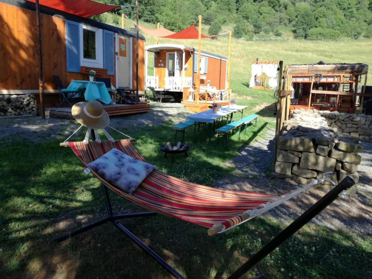 Zuruck Zur Natur - Urlaub Im Zirkuswagen, Sommeratelier Oder Schindelwagen Adenbach Exterior foto